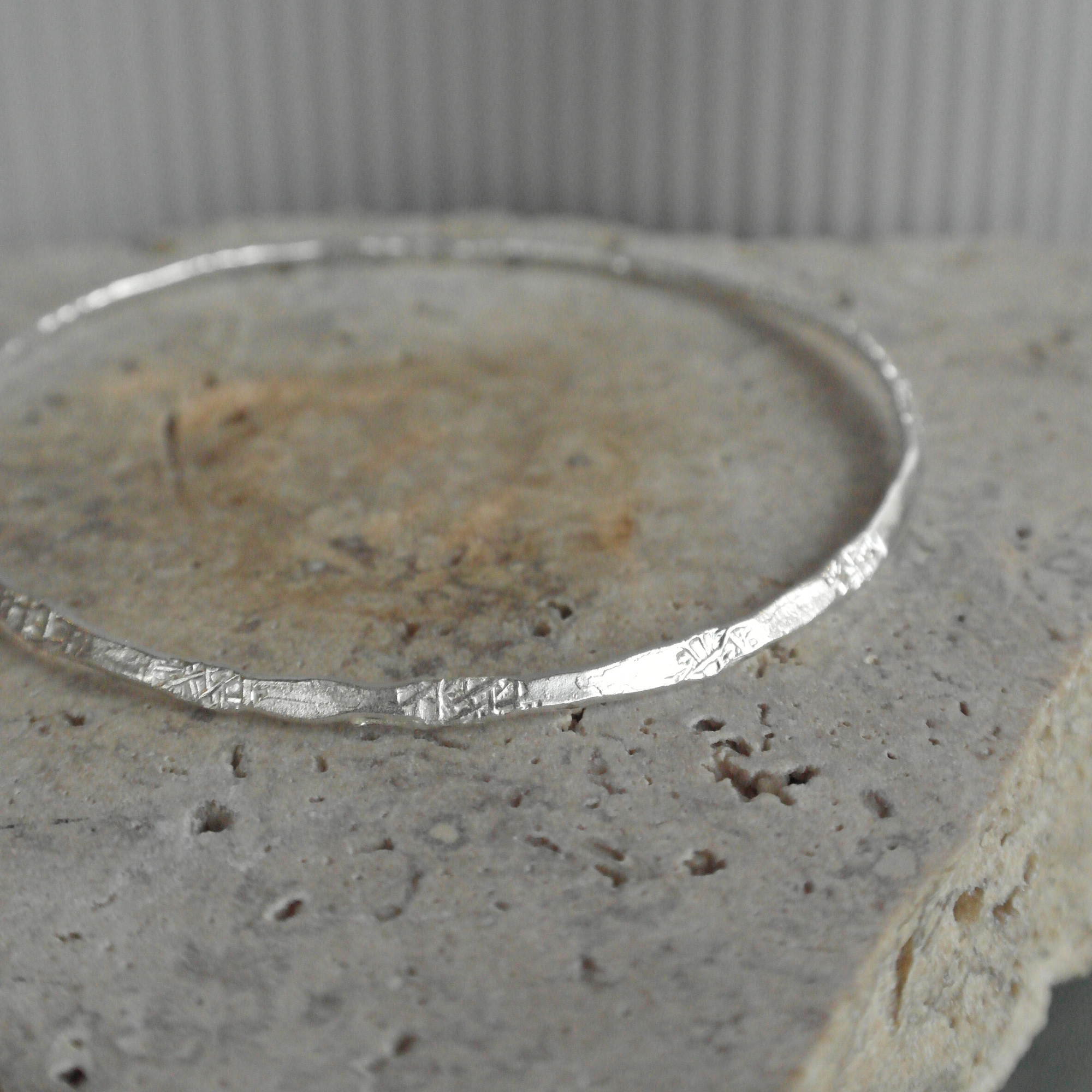 Hammered bracelet on sale